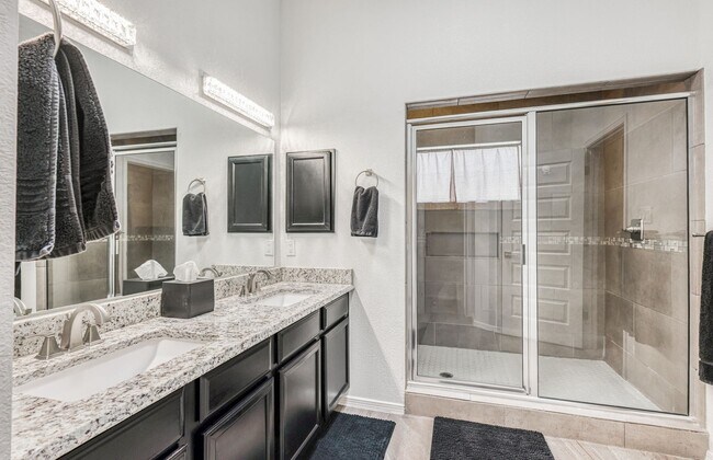 Building Photo - We have a beautiful home fully furnished with 4 bedroom-2 baths