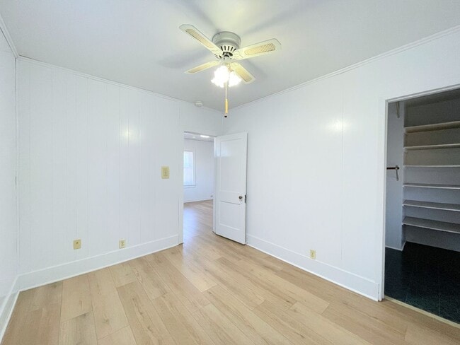 Building Photo - 2 bedroom home in South Hutchinson