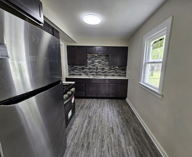 Building Photo - Newly Renovated 3 Bedroom