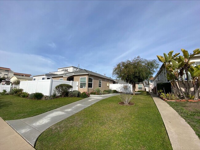 Building Photo - 1 Block from the Beach! Apartment Home in ...