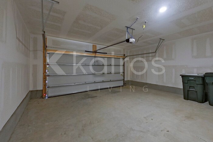 Building Photo - 120 Swallowtail Ln