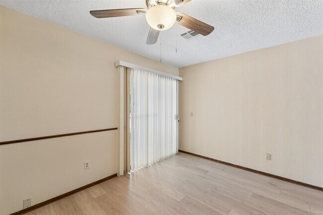 Building Photo - 208 Hudson Pl