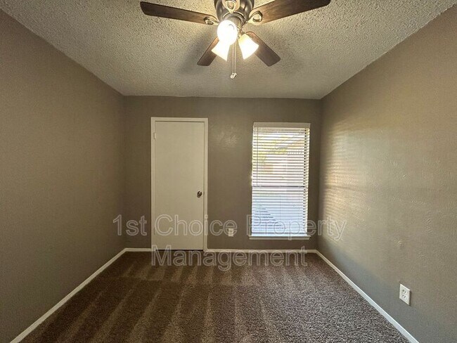 Building Photo - 625 Edwards Dr