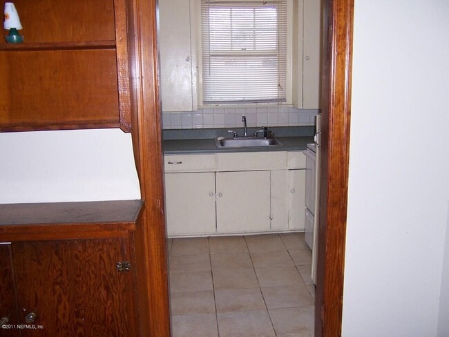 Building Photo - 825 Goodwin St