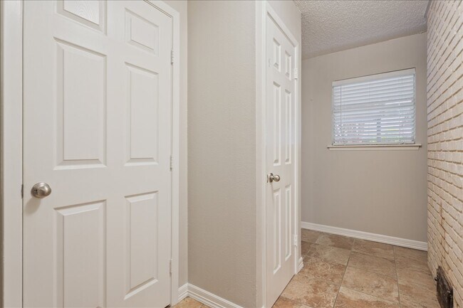 Building Photo - 5600 Lake Highlands Dr