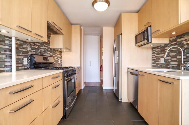 Building Photo - 9060 PALISADE Ave