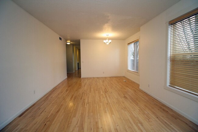 Building Photo - 7123 SE Brooklyn St