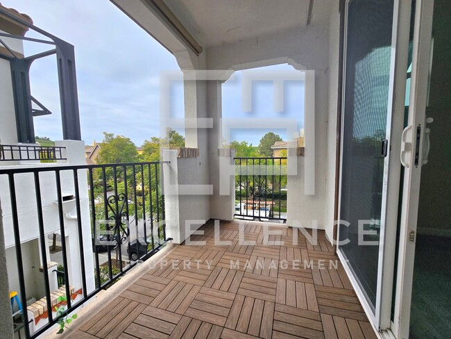 Building Photo - 3/3.5 Townhouse - One Bedroom is Full Stud...