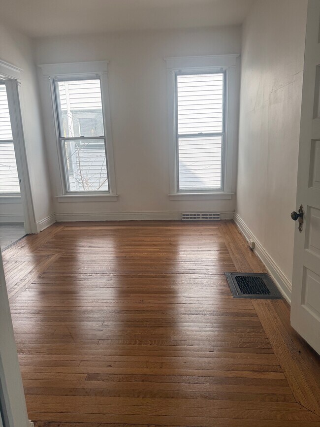 Building Photo - 1722 Wisconsin Ave