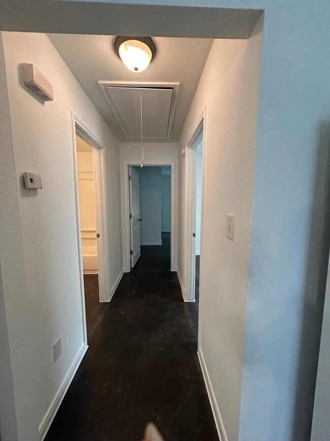 Building Photo - Loy Duplex