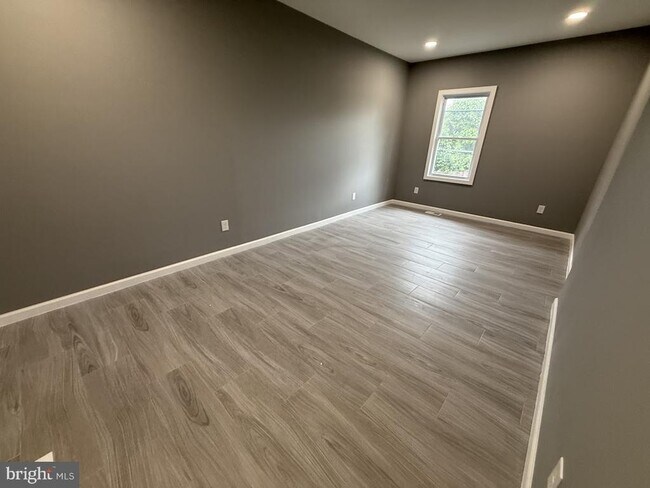 Building Photo - 178 Crosswicks Rd