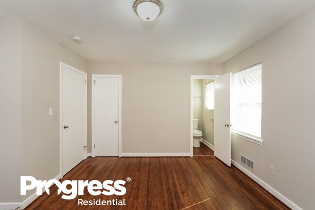 Building Photo - 313 28th Ave NW