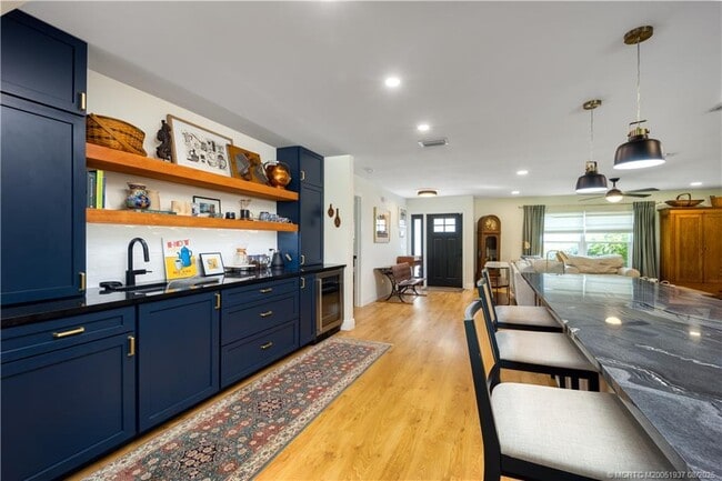 Building Photo - 533 SE Ocean Spray Terrace