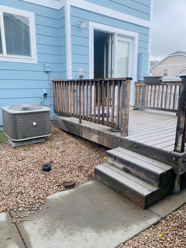 Building Photo - 3 Bedroom 2 Bathroom Townhome Close to DIA
