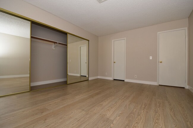 Building Photo - Stunningly remodeled 2-bedroom, 2-bath con...