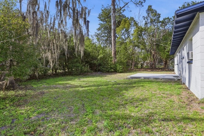 Building Photo - Prime NW Location!