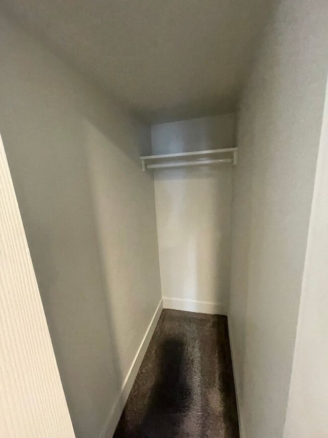 Building Photo - Killer Location w/ Utilities Included!