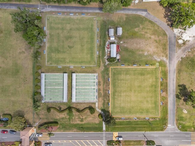 Building Photo - 1801 Bedford Terrace
