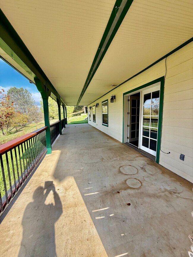 Building Photo - Unique Horse property with 2 units