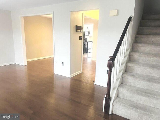 Building Photo - 8024 Hollow Reed Ct