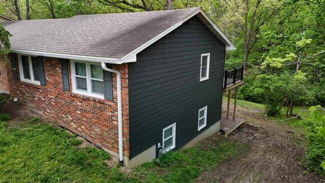 Building Photo - 3006 Lynnwood Dr