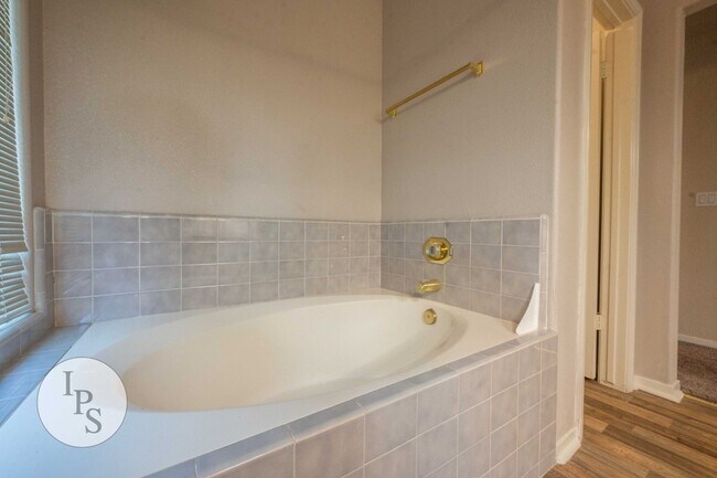 Building Photo - Fresno NorthEast Home, 3BR/2BA, Built 1989 – Across the street from Maple Creek Elementary!