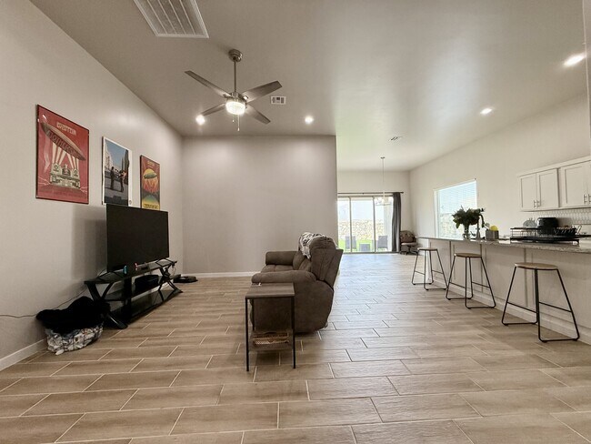 Building Photo - 51069 Purple Mat Ave