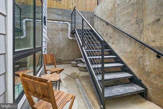 Building Photo - 1316 8th St NW