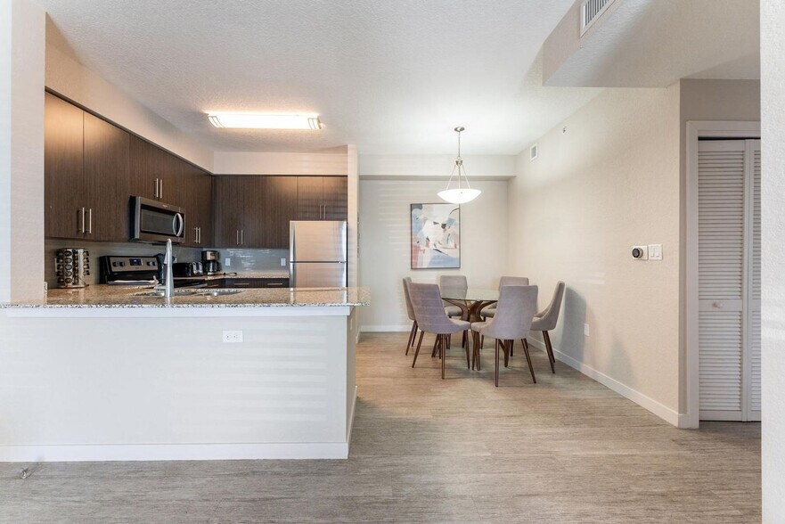 Building Photo - 1820 Legends Ln