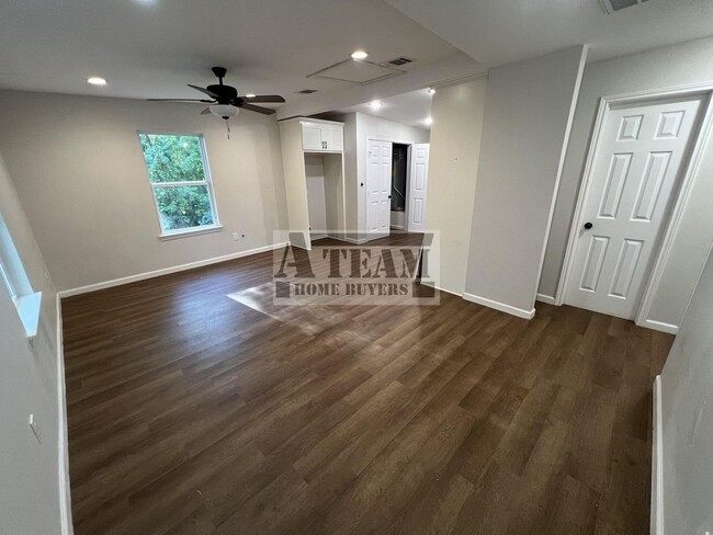 Building Photo - Gorgeous 2 Bed 1 Bath house for rent in GBC!