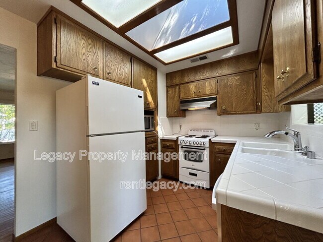 Building Photo - 209 Willow Ave