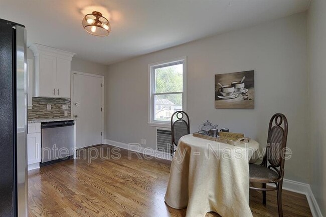 Building Photo - 98 Oriel Ave