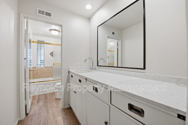 Building Photo - 2279 Caminito Cabala