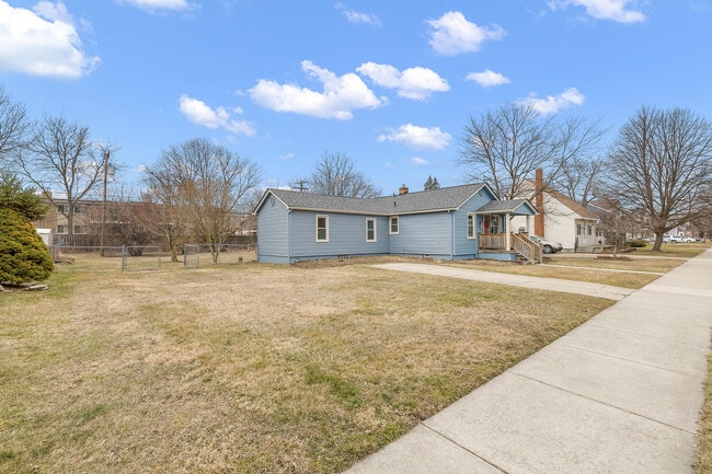 Building Photo - 3129 Prairie Ave