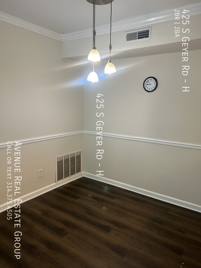 Building Photo - Minutes from Downtown Kirkwood