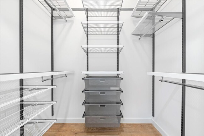 Building Photo - 1432 SW 4th Ave