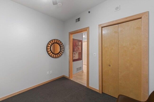Building Photo - 215 10th Ave S