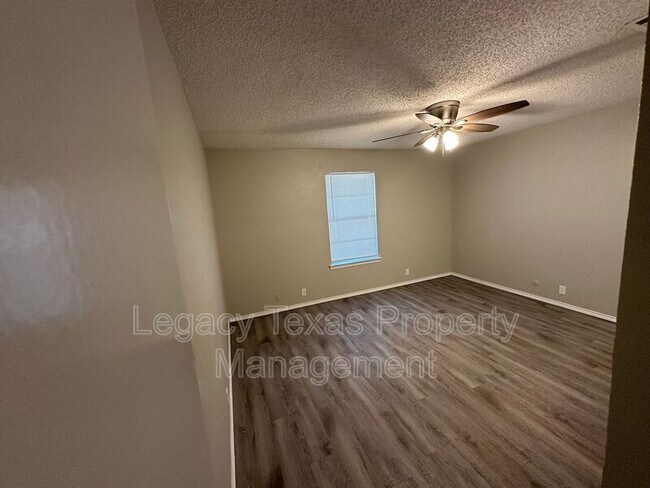 Building Photo - Apt A 1116 N Nolan River Rd - Apt A