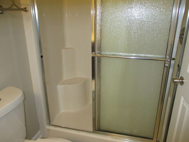 Building Photo - 3 Bedroom Townhouse with a Loft Area and a...