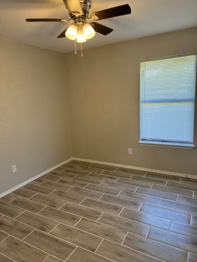 Building Photo - 1779 Stoneridge Dr