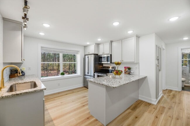 Building Photo - 2113 W Madison Ave