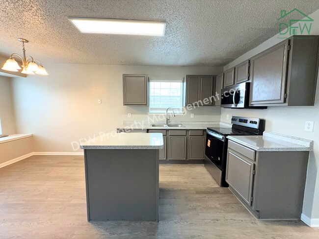 Building Photo - For Lease: Beautifully Remodeled 3-Bed Two-Story in Quiet DeSoto Neighborhood