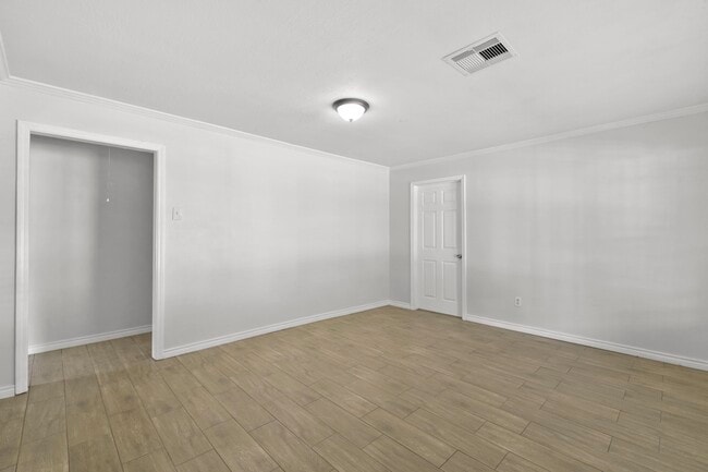 Building Photo - 3718 Dreyfus St