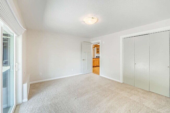 Building Photo - Sophisticated and Elegant home is located in Harbor Ridge at Browns Point. Spacious 4 bedroom, 4 ...