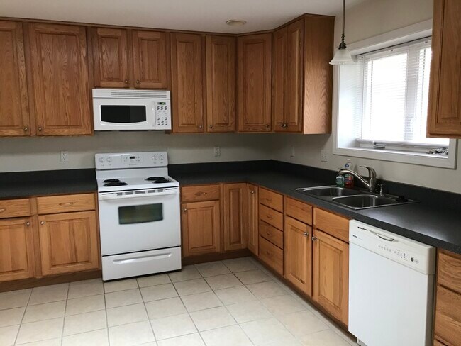 Building Photo - 1139 S Glenbeth Dr