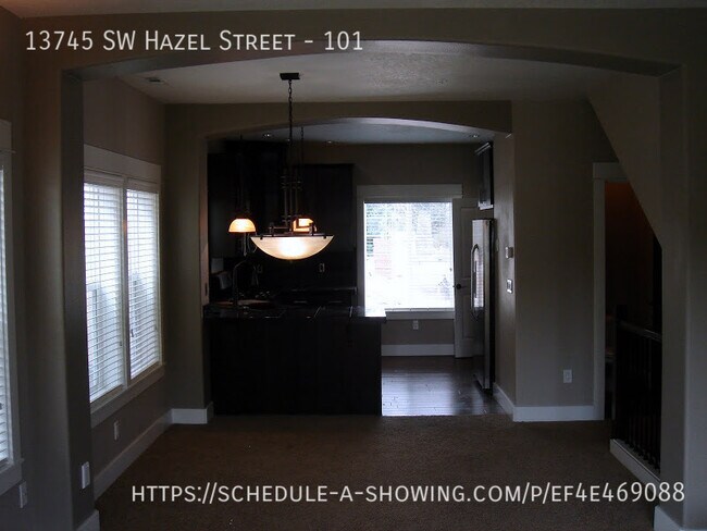 Building Photo - 3BDRM 2.5BTH Condo End Unit, garage, gas F...