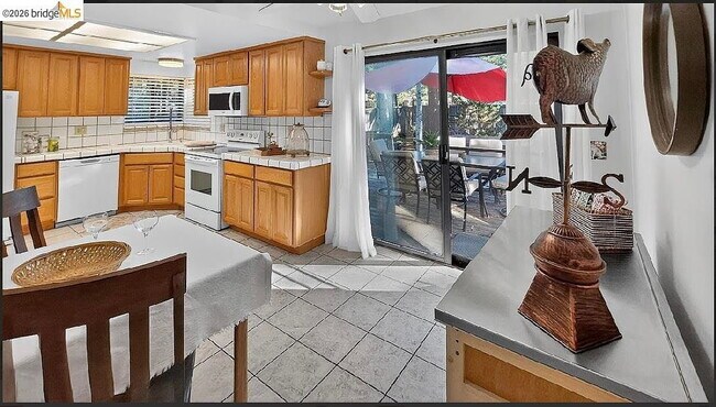 Building Photo - Single Family Home For Rent