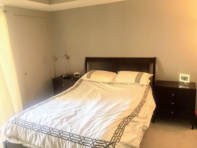 Building Photo - 1212 N Wells St