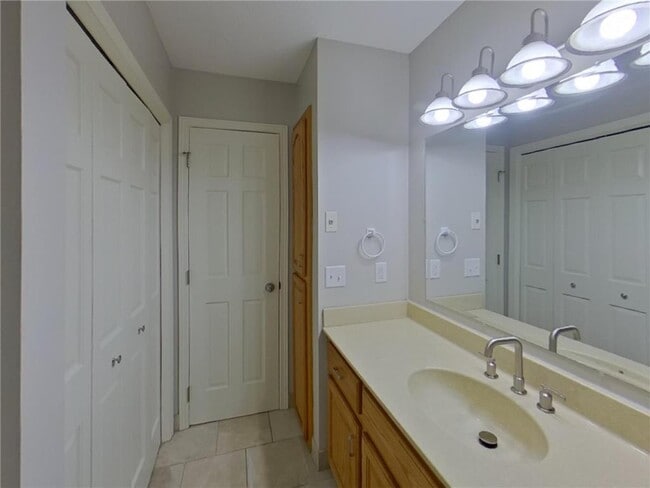 Building Photo - 209 Greenbriar Ln