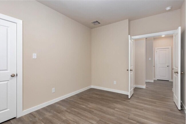 Building Photo - 5063 Hazel Orch Dr